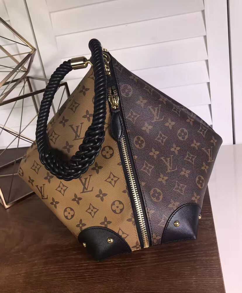 Louis Vuitton Traiangle Softy M44130 Brown