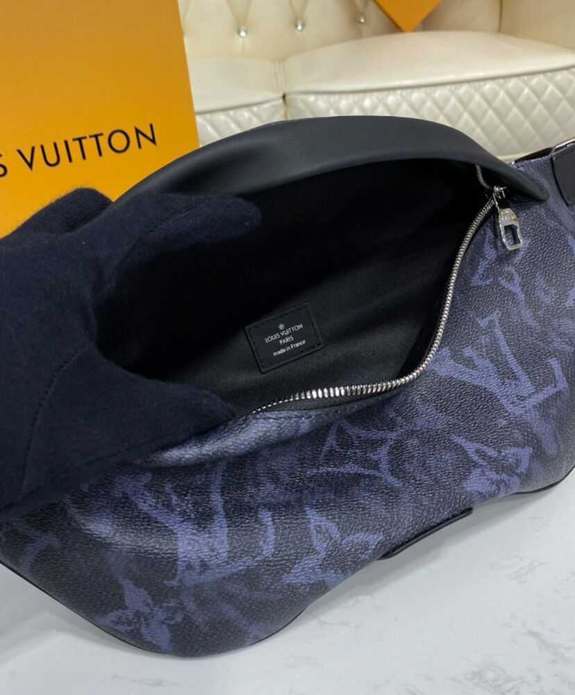 Louis Vuitton Discovery Bumbag M57276 Black