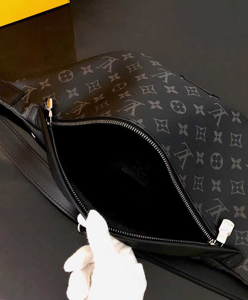 Louis Vuitton Discovery Bumbag M44336 Black