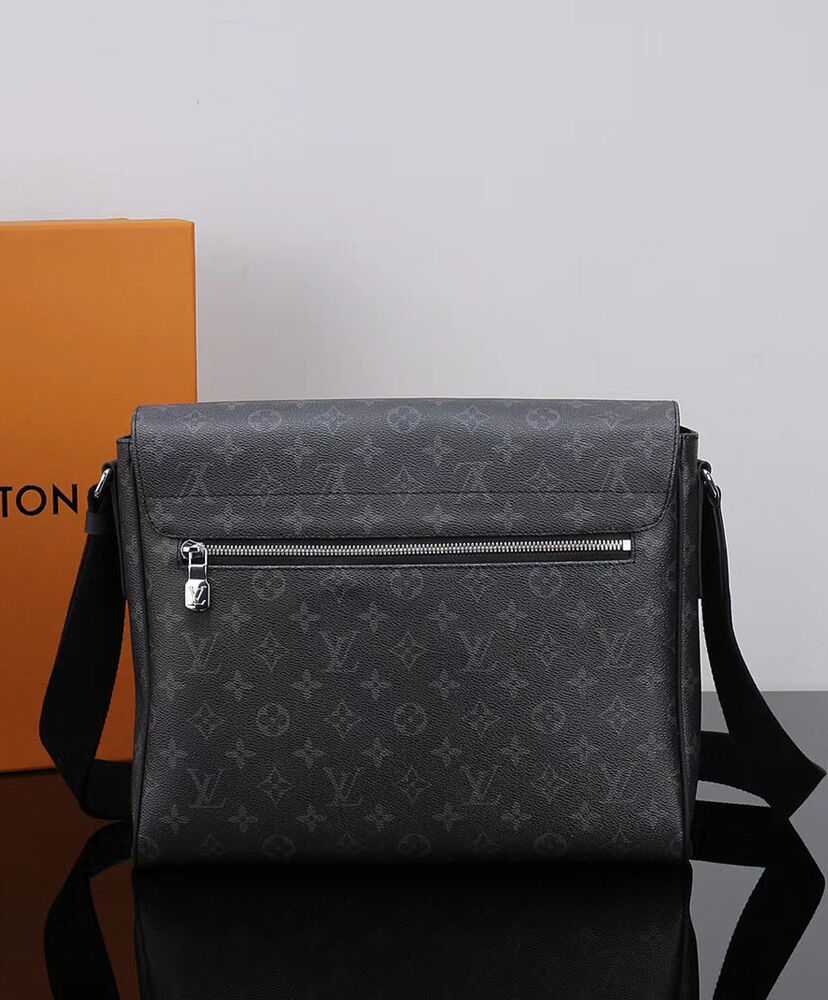 Louis Vuitton District MM M44001 Black