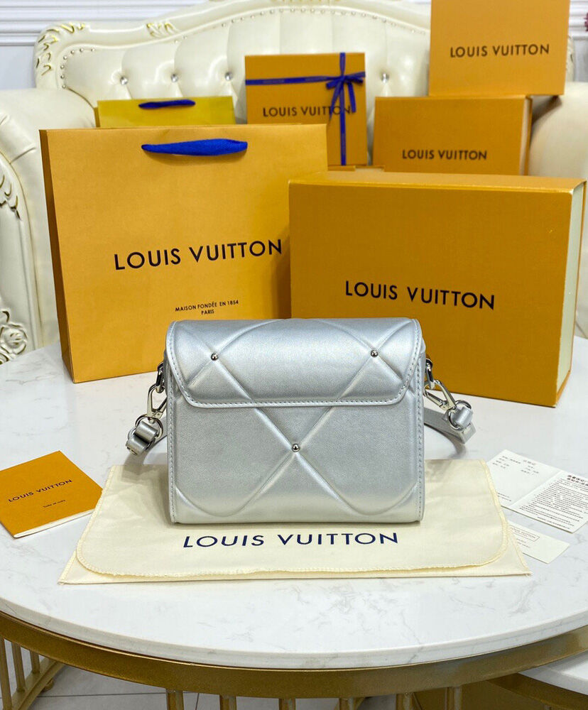 Louis Vuitton Twist MM M59029 M59031 Silver