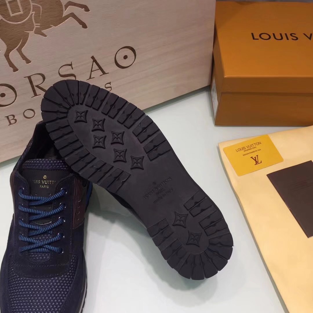 Louis Vuitton Outlet mans RUN AWAY SNEAKER LV841TZ black