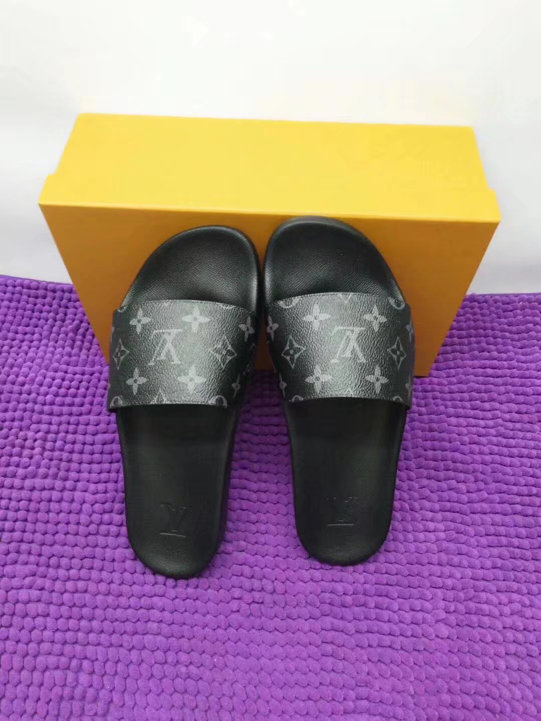 Louis Vuitton Outlet Lovers slippers LV881OM