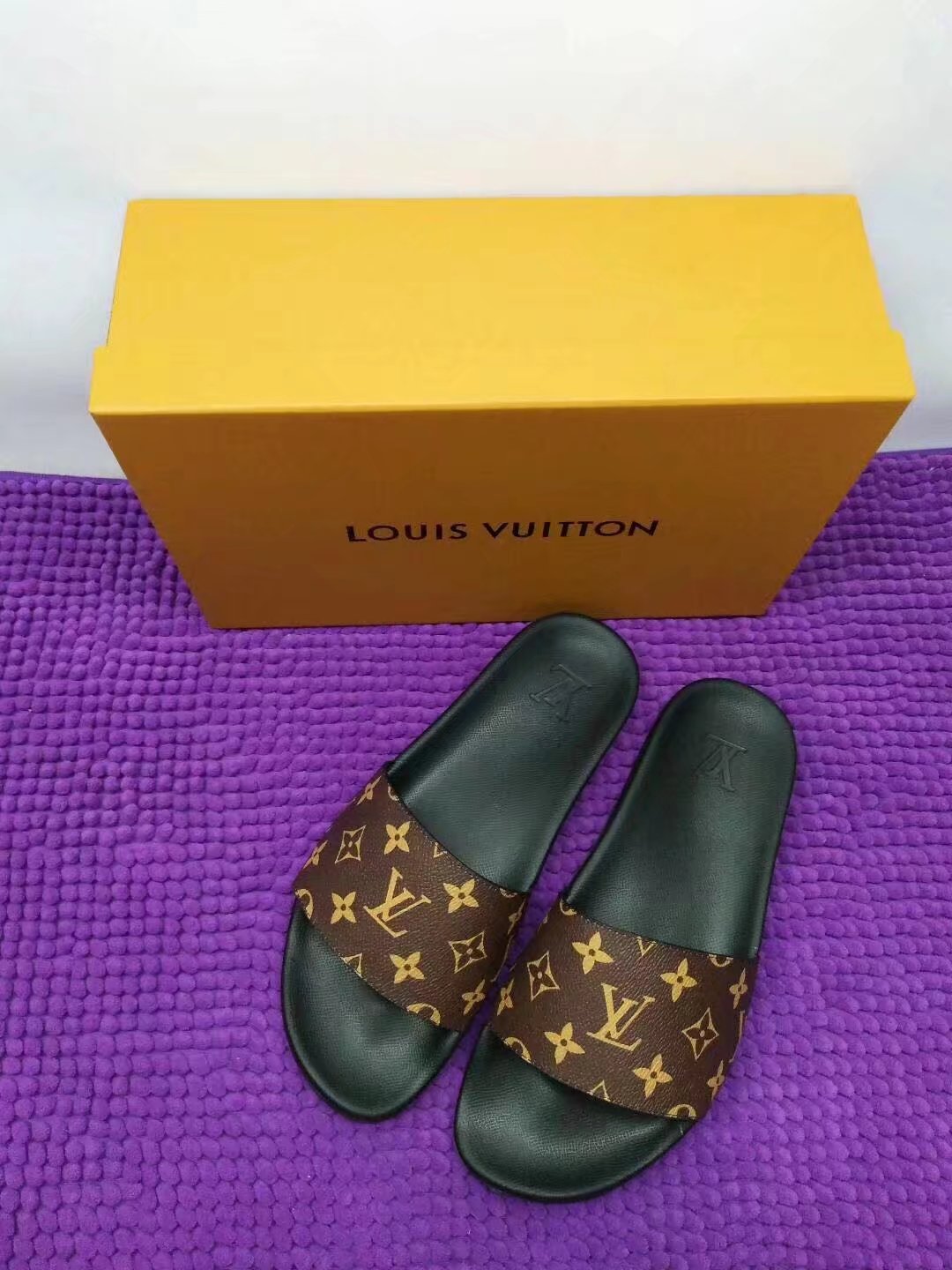 Louis Vuitton Outlet Lovers slippers LV882OM - Click Image to Close