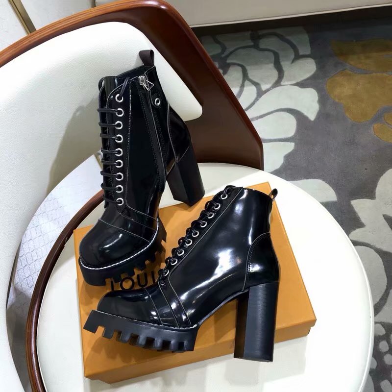 Louis Vuitton Outlet STAR TRAIL ANKLE BOOT LVC910SY BLACK