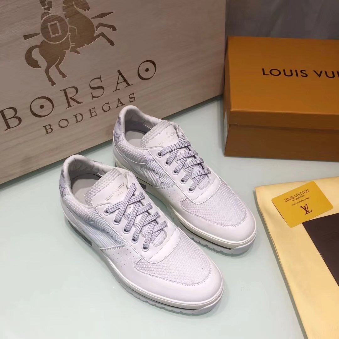 Louis Vuitton Outlet mans RUN AWAY SNEAKER LV841TZ white - Click Image to Close