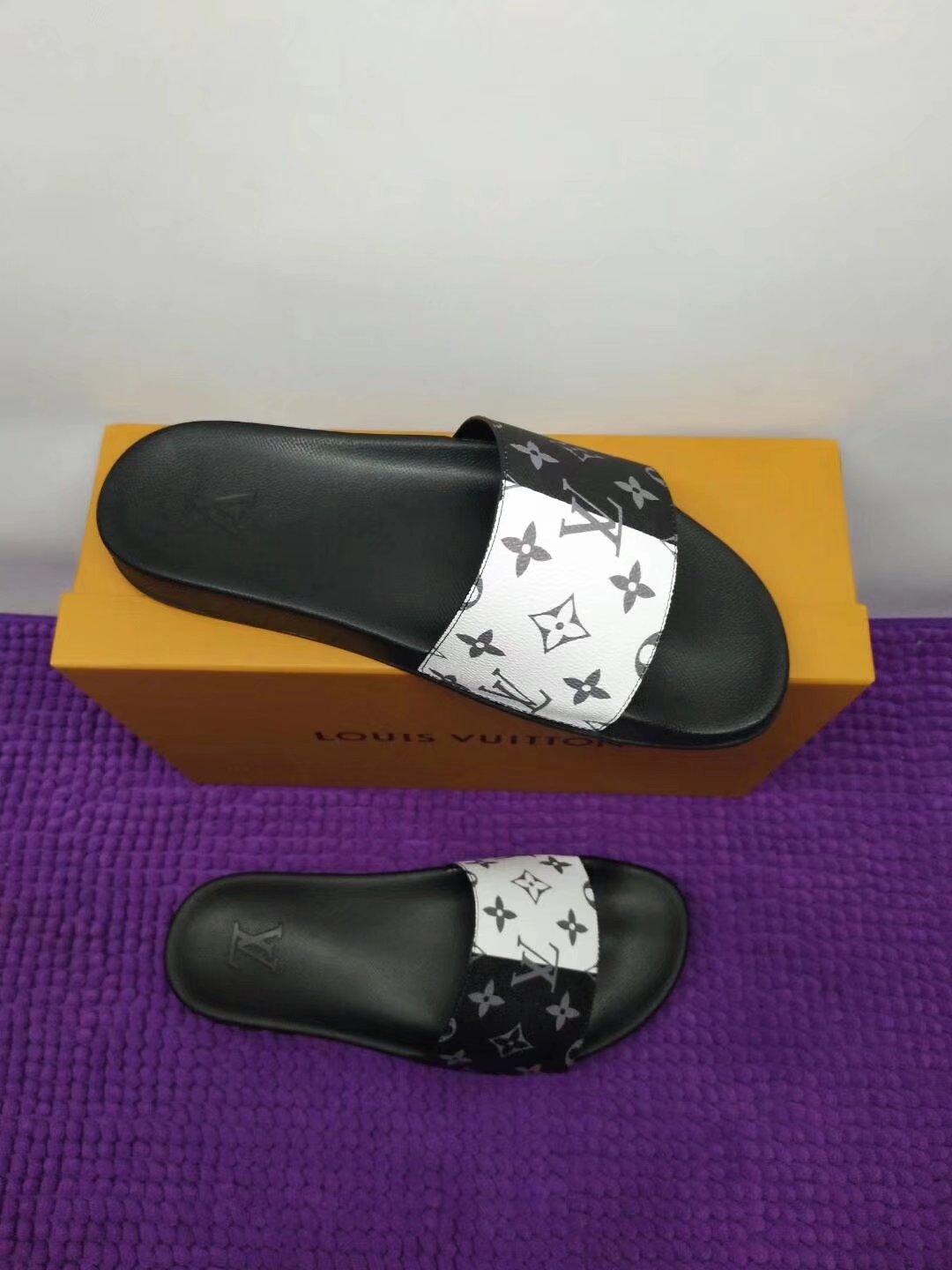 Louis Vuitton Outlet Lovers slippers LV883OM