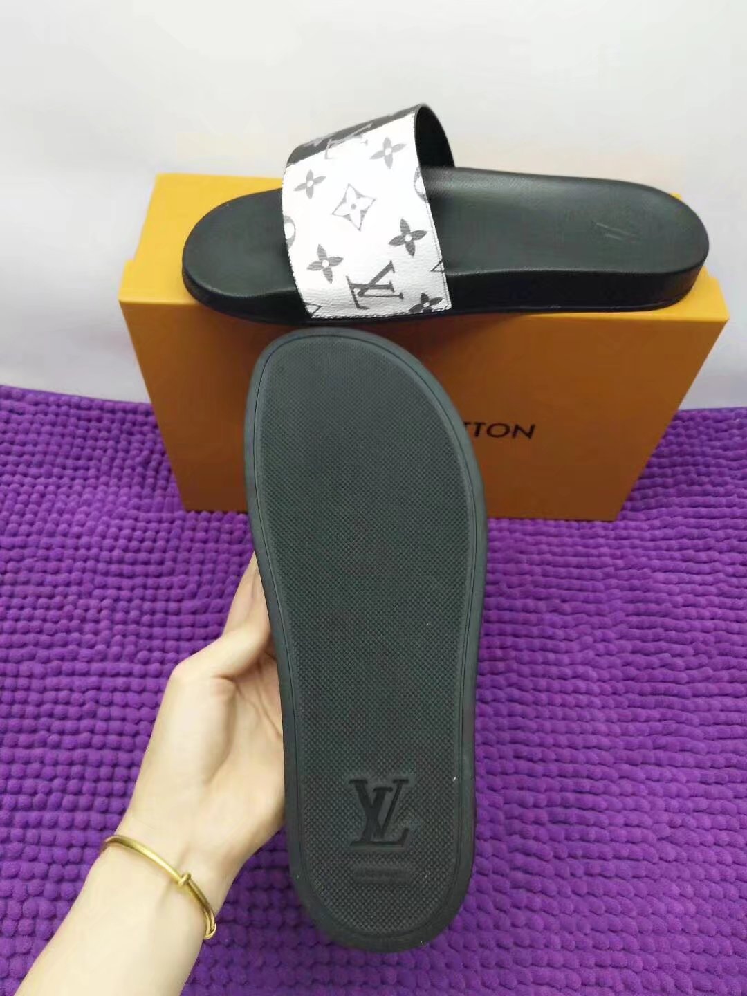 Louis Vuitton Outlet Lovers slippers LV883OM