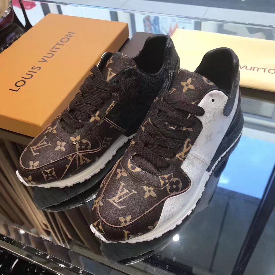 Louis Vuitton Outlet mans RUN AWAY SNEAKER LV841TZ