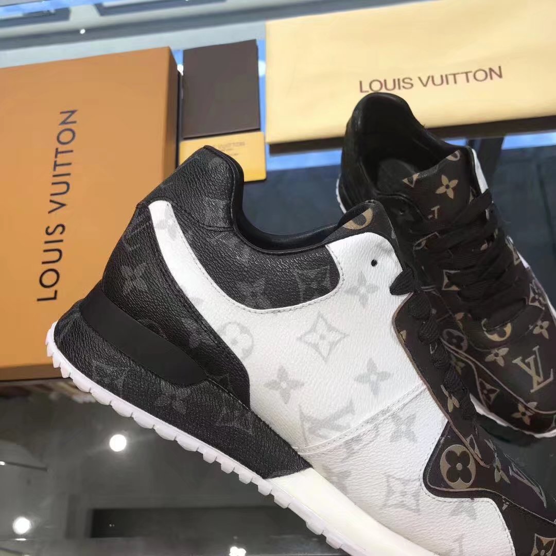 Louis Vuitton Outlet mans RUN AWAY SNEAKER LV841TZ