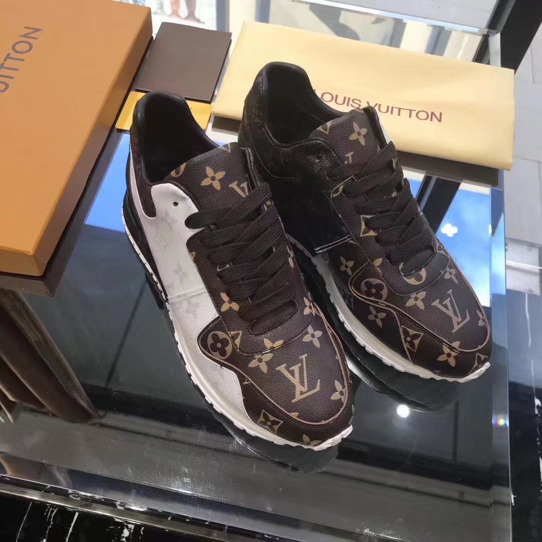 Louis Vuitton Outlet mans RUN AWAY SNEAKER LV841TZ